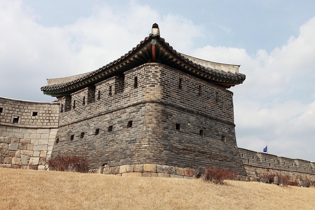 수원화성문화제 메인 무대와 관객 모습